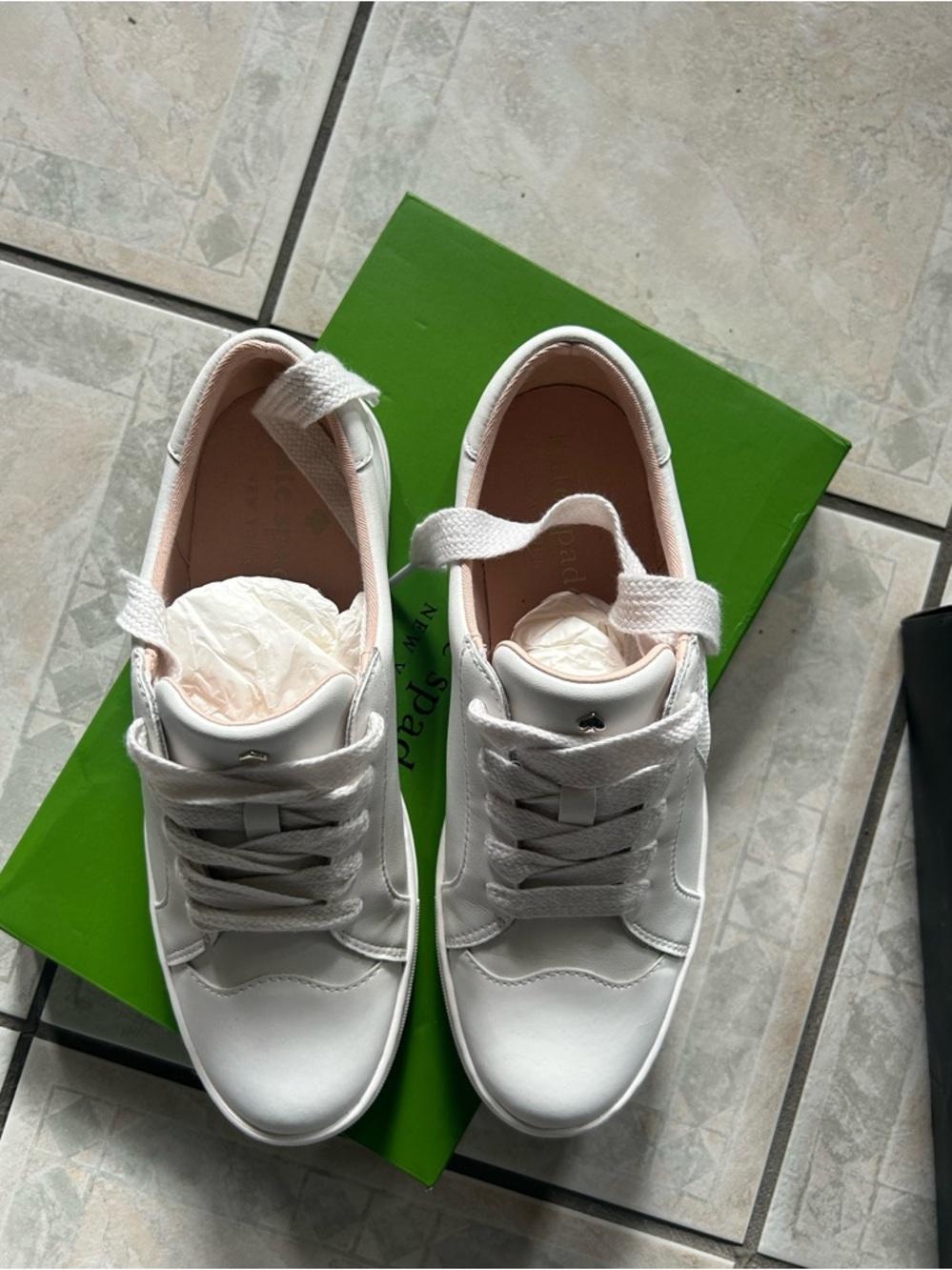 Kate Spade Fez Tennis Shoes Sneakers Women’s  Size 7.5 B White  Leather - Picture 5 of 6